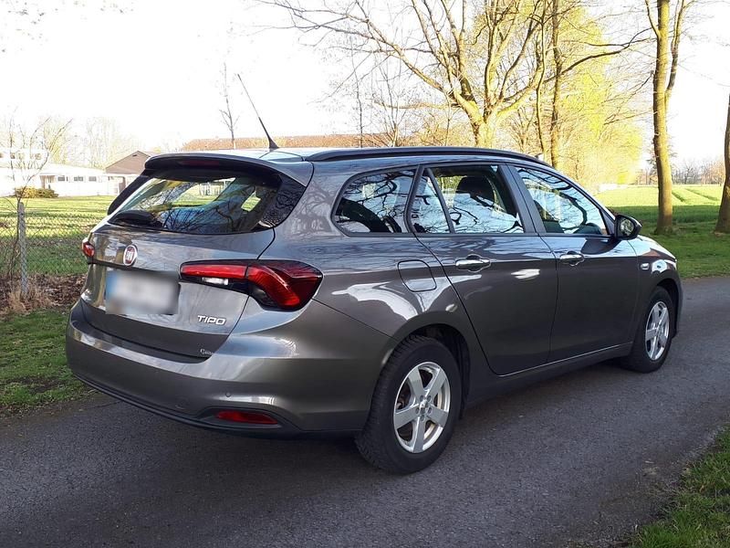 Gebraucht Fiat Tipo 95 PS (69 kW) 2018 Grau Kombi