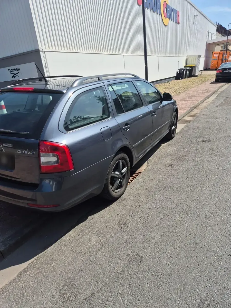 Gebraucht Skoda Octavia 69 PS (50 kW) 2010 Grau Kombi