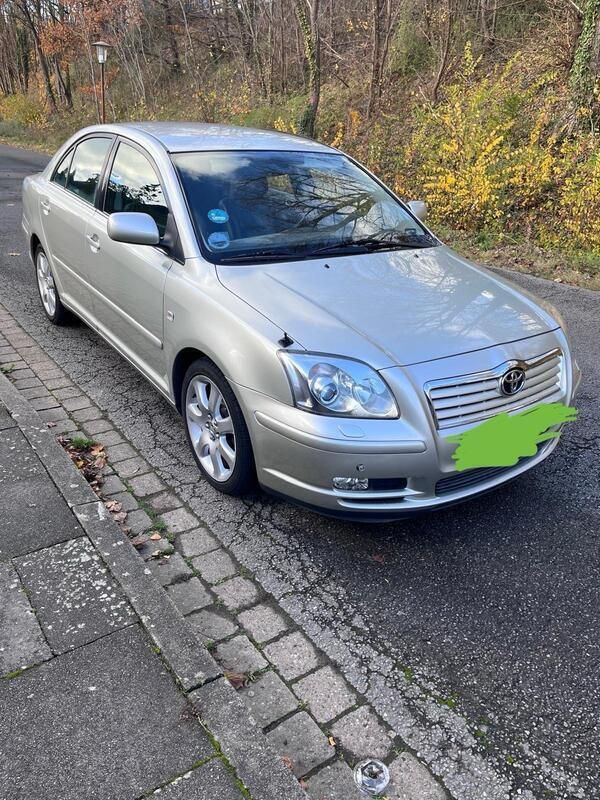 Silber Gebraucht 2004 Toyota Avensis Limousine | 3.950 € (Fairer Preis) - Bild 1/4