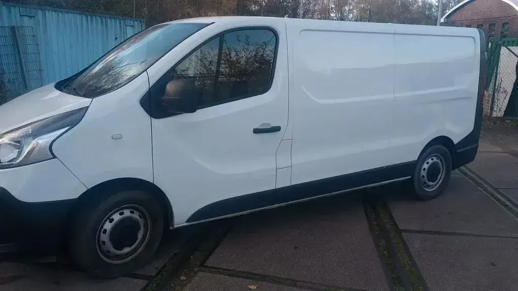 Gebraucht Renault Trafic Komfort 145 PS (106 kW) 2021 Weiß Van / Kleinbus