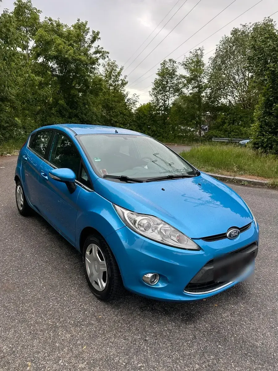 Gebraucht Ford Fiesta Titanium 82 PS (60 kW) 2011 Blau Kleinwagen
