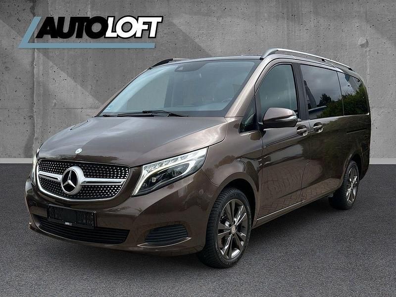 Braun Gebraucht 2017 Mercedes 220 Van / Kleinbus | 33.480 € - Bild 1/4