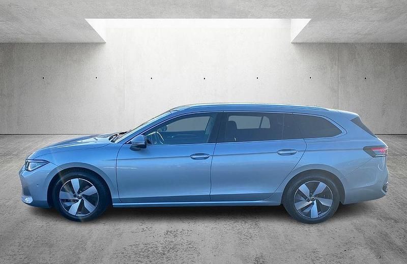 Gebraucht VW Passat Elegance 150 PS (110 kW) 2025 Silber Kombi