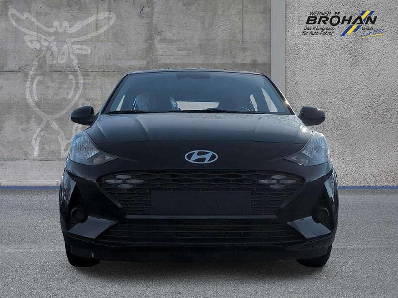 Gebraucht Hyundai i10 Select 63 PS (46 kW) 2025 Phantom black / met Kleinwagen