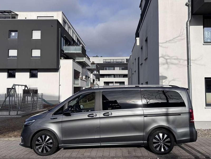 Gebraucht Mercedes EQV300 Avantgarde 150 kW (204 PS) 2021 Grau Van / Kleinbus