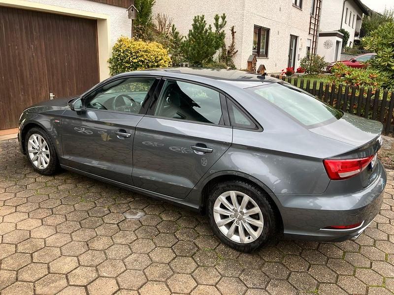 Gebraucht Audi A3 Sport 150 PS (110 kW) 2019 Grau Limousine