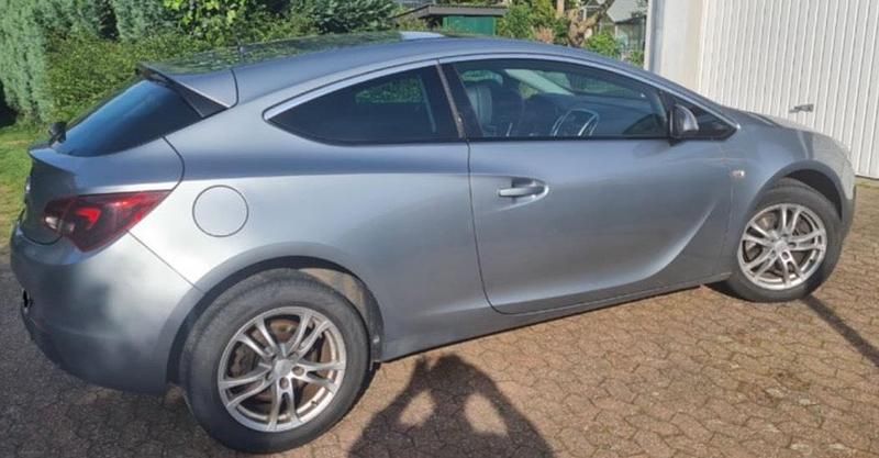 Gebraucht Opel Astra GTC 120 PS (88 kW) 2012 Grau Coupé