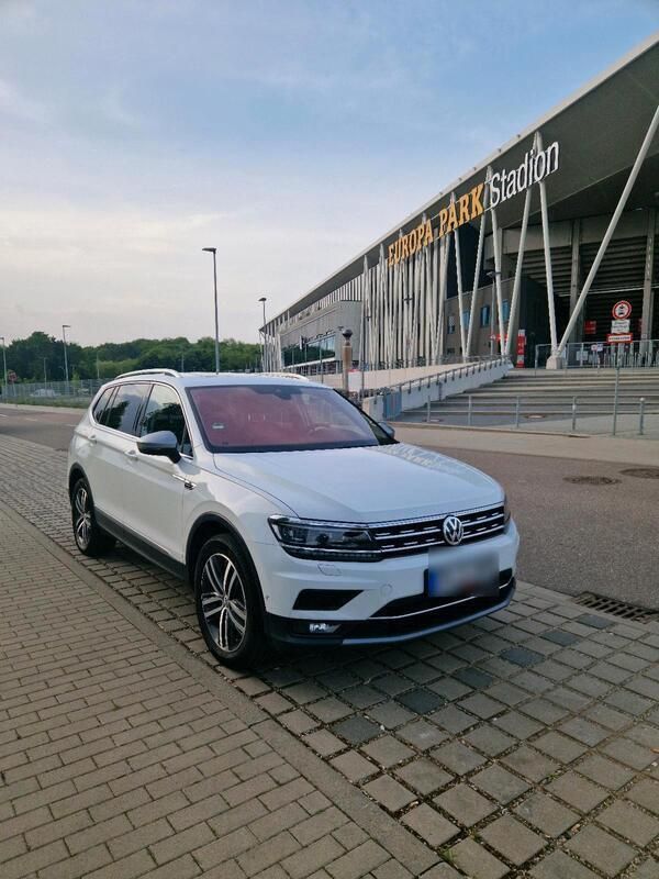 Weiß Gebraucht 2019 VW Tiguan Allspace Highline SUV | 23.900 € (Fairer Preis) - Bild 1/4