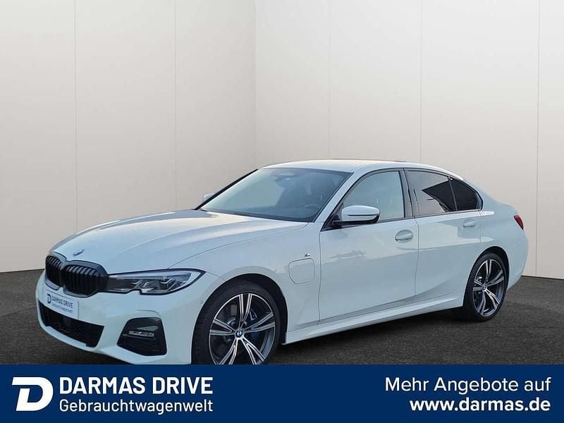 Alpinweiß Gebraucht 2020 BMW 330e M Sport Limousine | 28.490 € (Fairer Preis) - Bild 1/4
