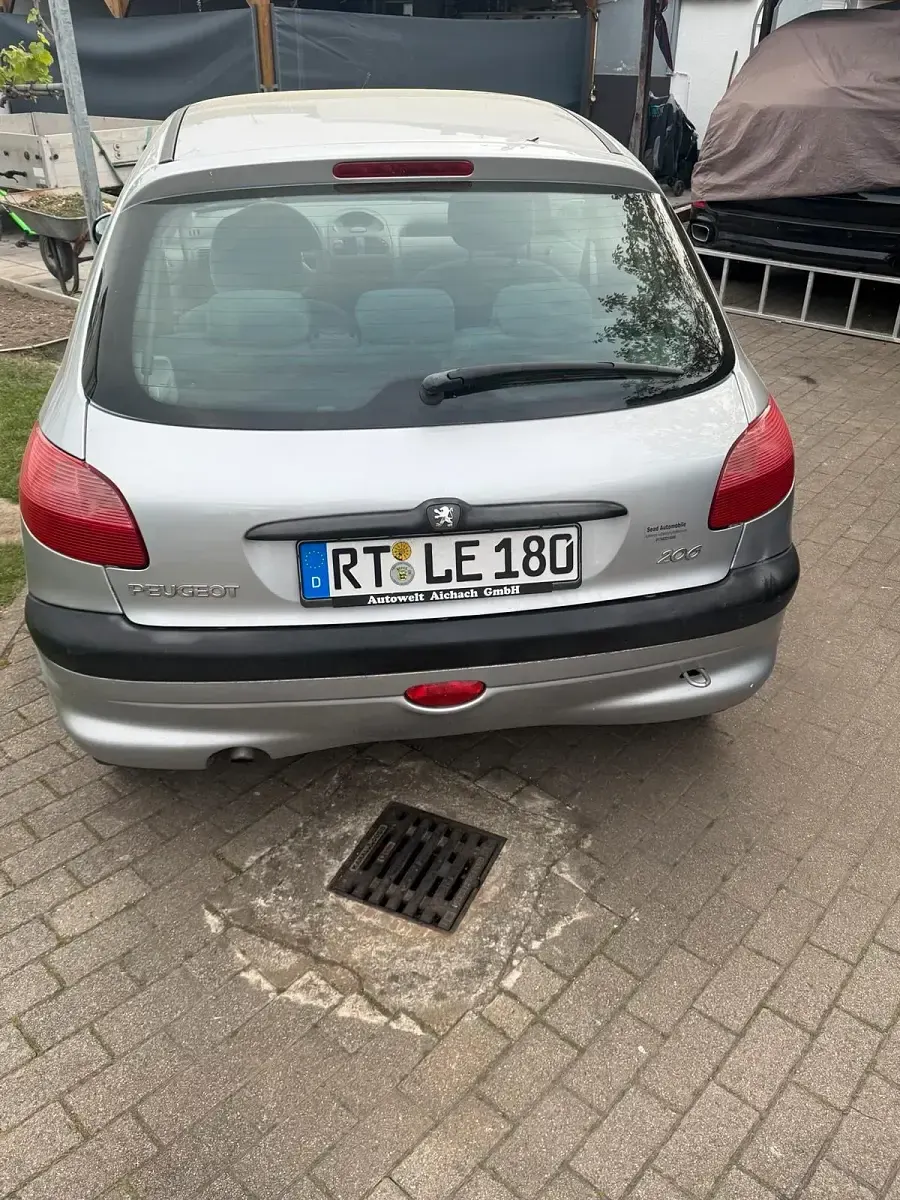 Gebraucht Peugeot 206 75 PS (55 kW) 2001 Silber Kleinwagen
