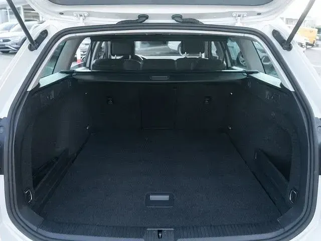 Gebraucht VW Passat Elegance 200 PS (147 kW) 2022 Gletscherweiß metallic (metallic) Kombi