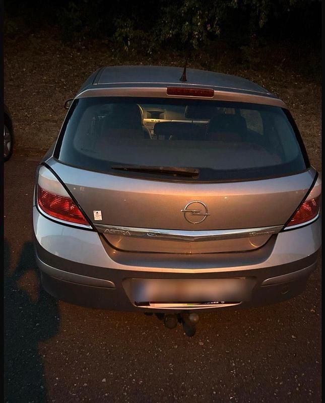 Grau Gebraucht 2005 Opel Astra Kleinwagen | 900 € (Superpreis) - Bild 1/4