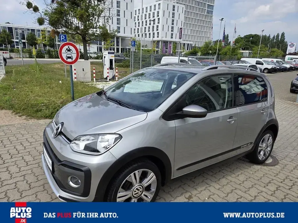 Gebraucht VW cross up! 75 PS (55 kW) 2018 Silber Kleinwagen