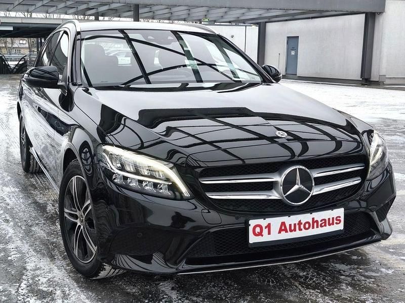 Gebraucht Mercedes C220 194 PS (142 kW) 2020 Schwarz Limousine