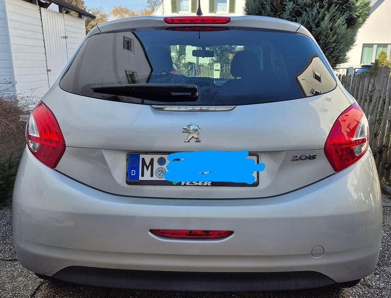 Gebraucht Peugeot 208 Active 83 PS (61 kW) 2015 Silber Kleinwagen