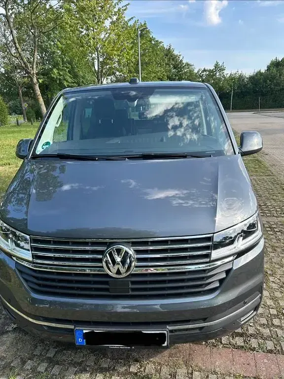 Gebraucht VW Multivan 150 PS (110 kW) 2021 Grau Van / Kleinbus