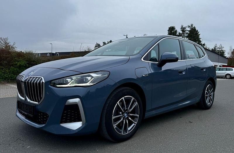 Grau Gebraucht 2022 BMW 225 Active Tourer M Sport Van / Kleinbus | 21.999 € - Bild 1/4