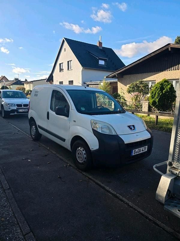 Weiß Gebraucht 2010 Peugeot Bipper Van | 2.300 € (Guter Preis) - Bild 1/4