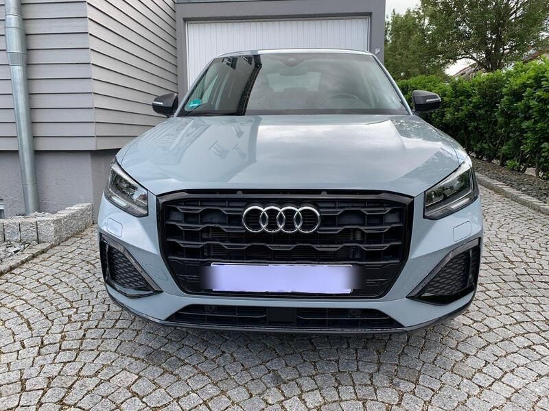 Grau Gebraucht 2024 Audi Q2 Advanced SUV | 33.000 € (Etwas zu teuer) - Bild 1/4