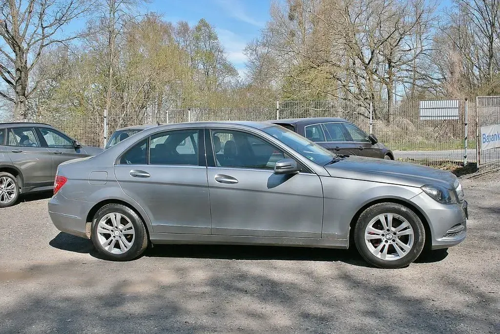 Gebraucht Mercedes C180 156 PS (114 kW) 2013 Silber Limousine
