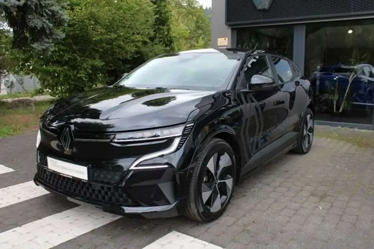 Gebraucht Renault Megane E-Tech Evolution 160 kW (218 PS) 2023 Black pearl schwarz Limousine