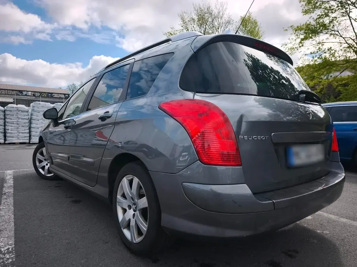 Gebraucht Peugeot 308 82 PS (60 kW) 2011 Grau Limousine