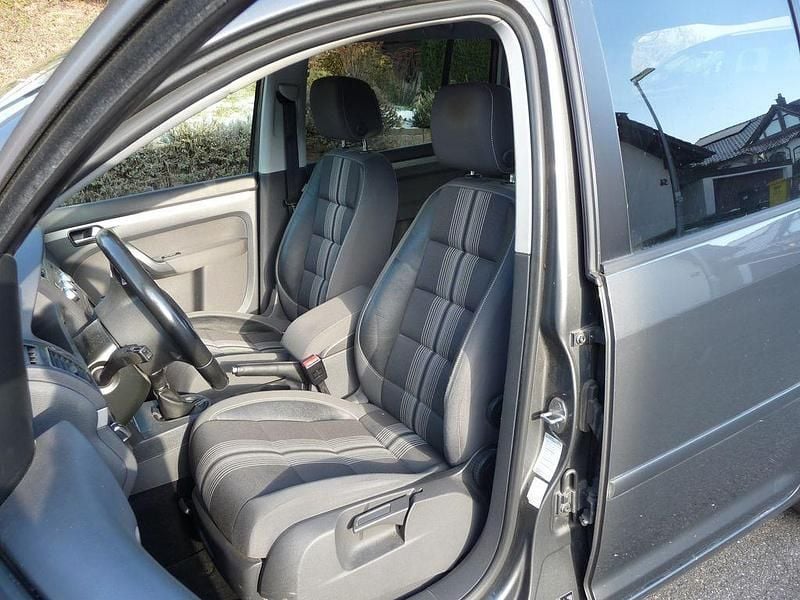 Beige Gebraucht 2012 VW Touran Match Van / Kleinbus | 2.900 € (Superpreis) - Bild 1/4