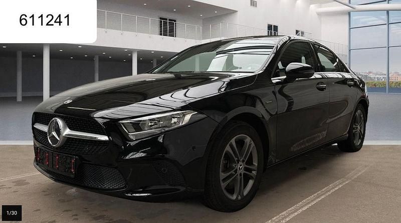 Schwarz Gebraucht 2020 Mercedes A250 Limousine | 22.450 € (Guter Preis) - Bild 1/4