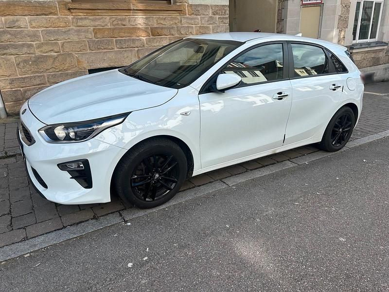 Gebraucht Kia Ceed 136 PS (100 kW) 2020 Weiß Kleinwagen