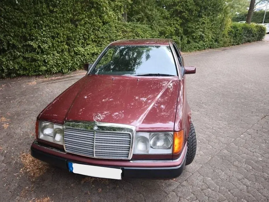 Gebraucht Mercedes 230 132 PS (97 kW) 1986 Rot Coupé