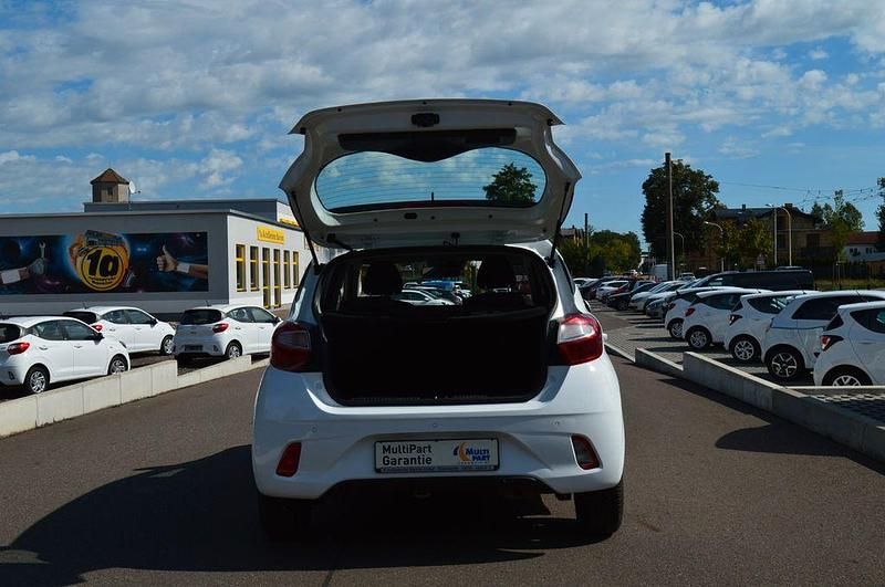 Gebraucht Hyundai i10 Select 67 PS (49 kW) 2022 Weiß Kleinwagen