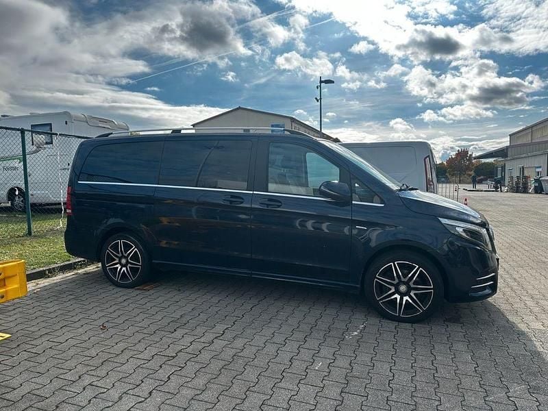 Blau Gebraucht 2018 Mercedes V250 Van / Kleinbus | 36.500 € (Fairer Preis) - Bild 1/4