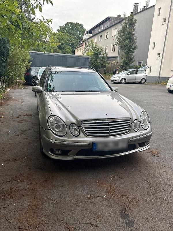 Silber Gebraucht 2004 Mercedes E220 Elegance Kombi | 2.000 € (Fairer Preis) - Bild 1/4
