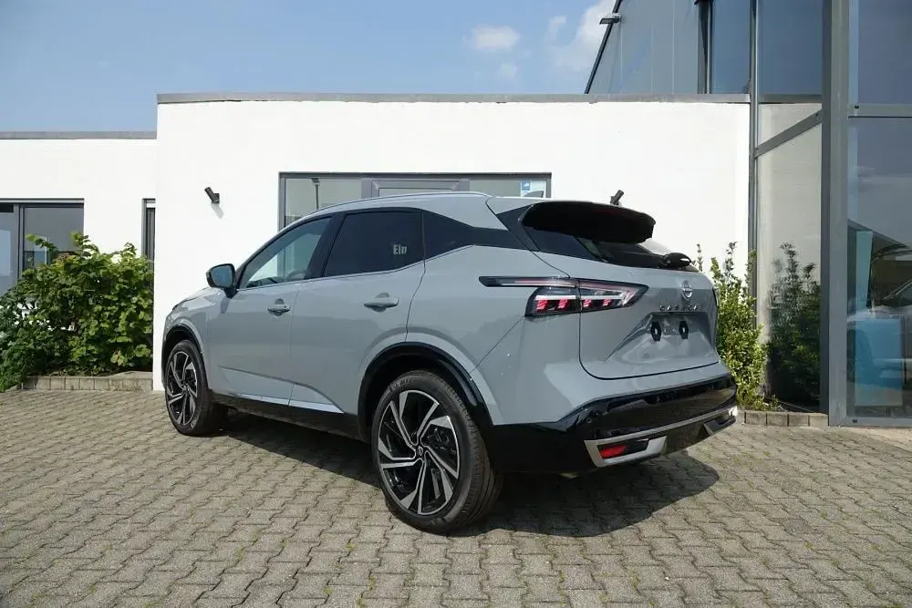 Neu Nissan Qashqai Tekna+ 158 PS (116 kW) 2026 Grau SUV