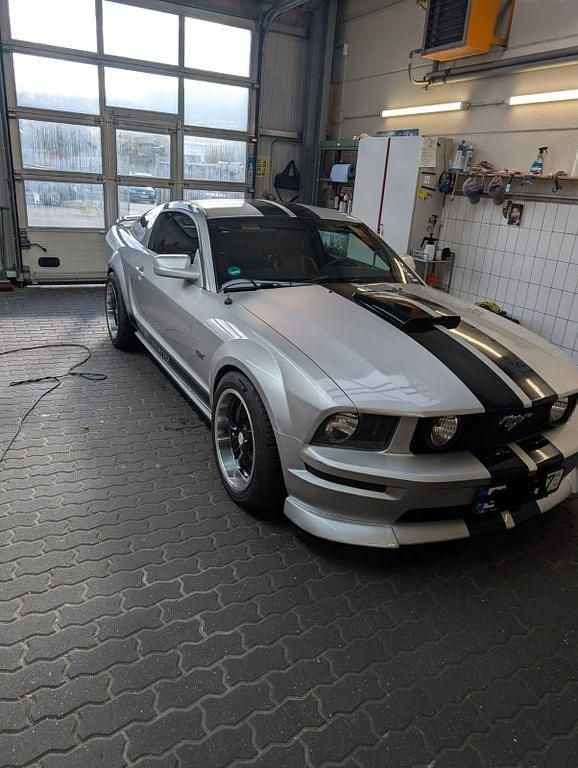 Silber Gebraucht 2008 Ford Mustang Coupé | 18.500 € (Etwas zu teuer) - Bild 1/4