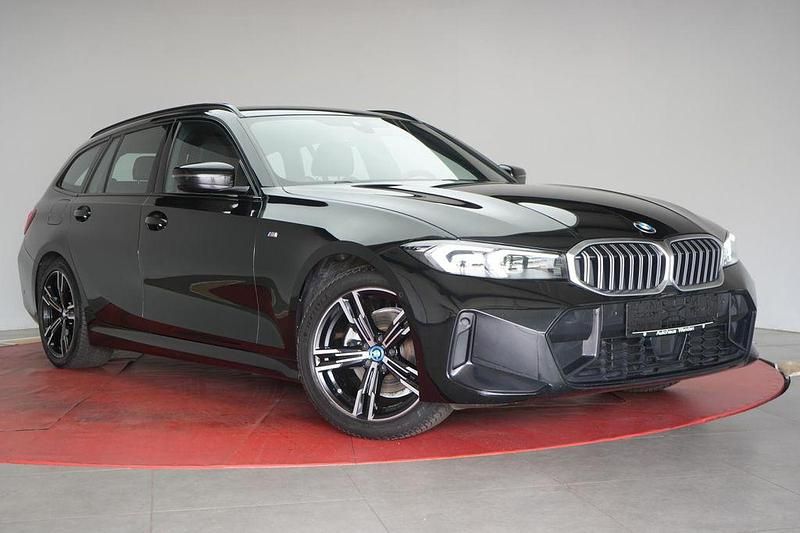 Black sapphire Gebraucht 2023 BMW 320 M Sport Kombi | 32.990 € (Guter Preis) - Bild 1/4