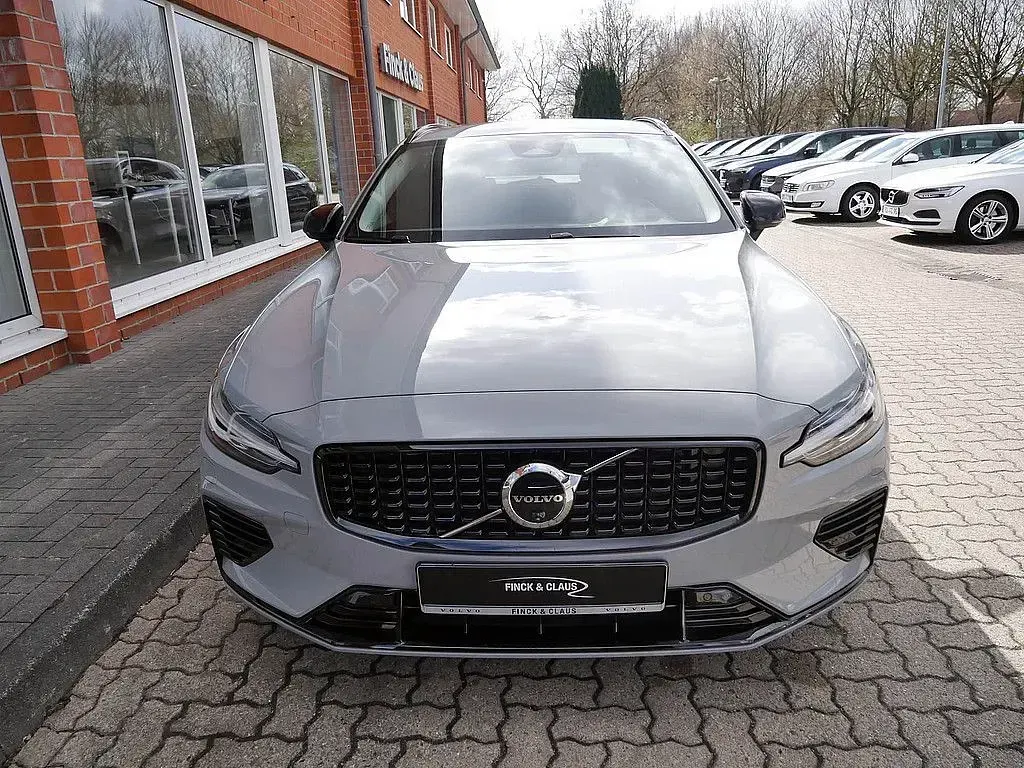 Neu Volvo V60 Plus 349 PS (256 kW) 2026 Grau Kombi