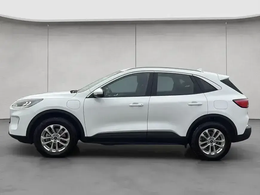 Gebraucht Ford Kuga Titanium 152 PS (111 kW) 2022 Frozen white SUV