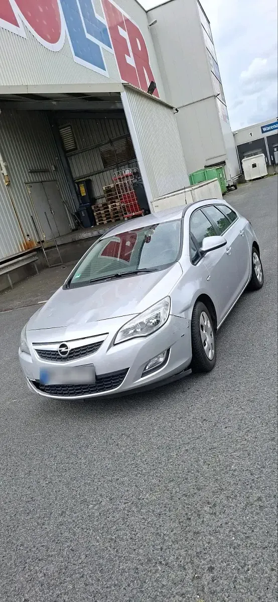 Gebraucht Opel Astra 109 PS (80 kW) 2012 Silber Kombi