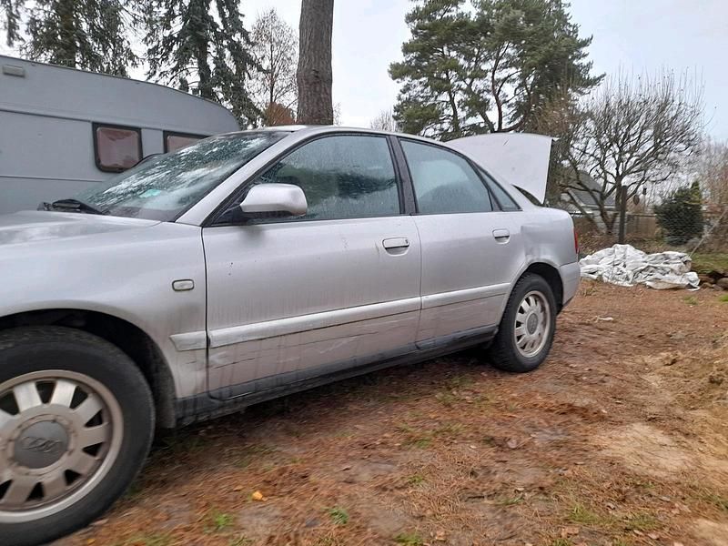 Gebraucht Audi A4 102 PS (75 kW) 2000 Silber Limousine