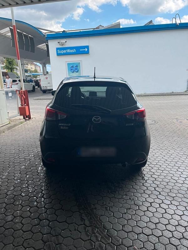 Gebraucht Mazda 2 90 PS (66 kW) 2015 Schwarz Kleinwagen