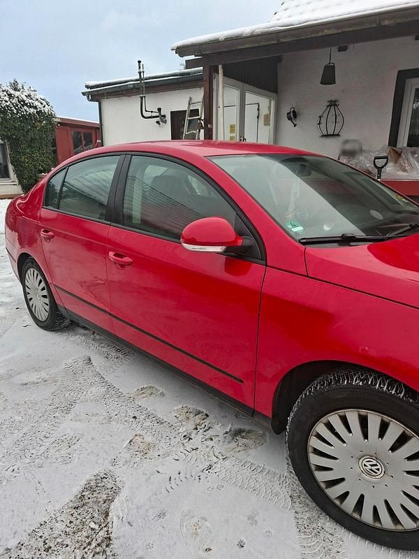 Gebraucht VW Passat 122 PS (89 kW) 2010 Rot Limousine