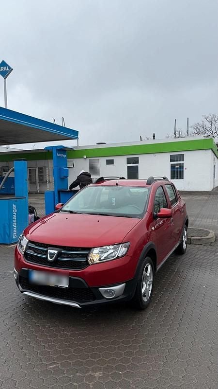 Gebraucht Dacia Sandero Stepway 90 PS (66 kW) 2015 Rot Kleinwagen