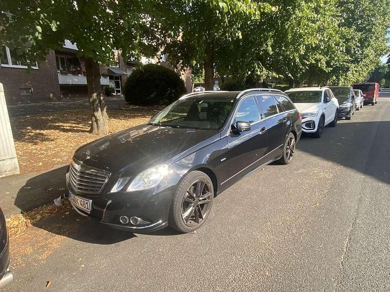 Gebraucht 2011 Mercedes E220 Kombi | 8.000 € (Etwas zu teuer) - Bild 1/4