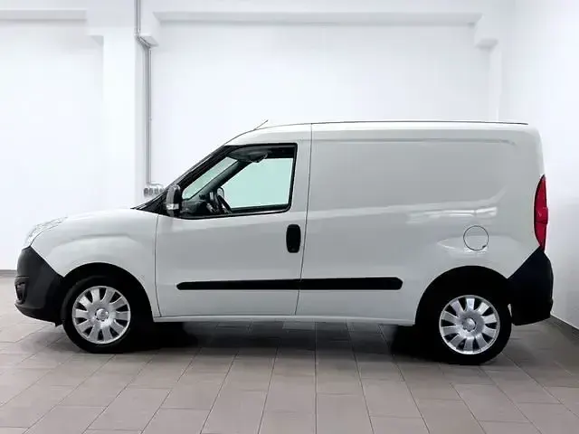 Gebraucht Opel Combo 95 PS (69 kW) 2017 Weiß Van / Kleinbus