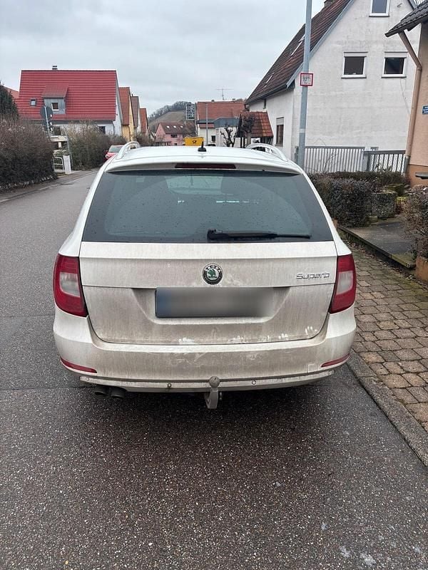 Gebraucht Skoda Superb 170 PS (125 kW) 2010 Weiß Kombi