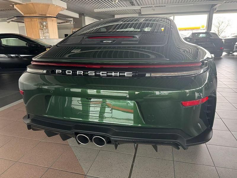 Neu Porsche 992 510 PS (375 kW) 2025 Grün