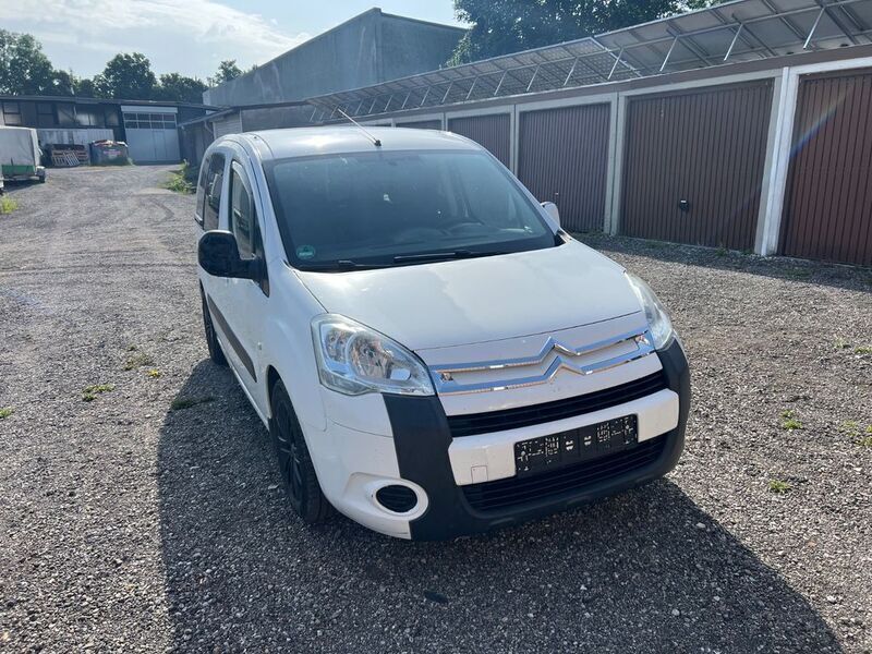 Weiß Gebraucht 2010 Citroën Berlingo Van / Kleinbus | 2.900 € (Superpreis) - Bild 1/4