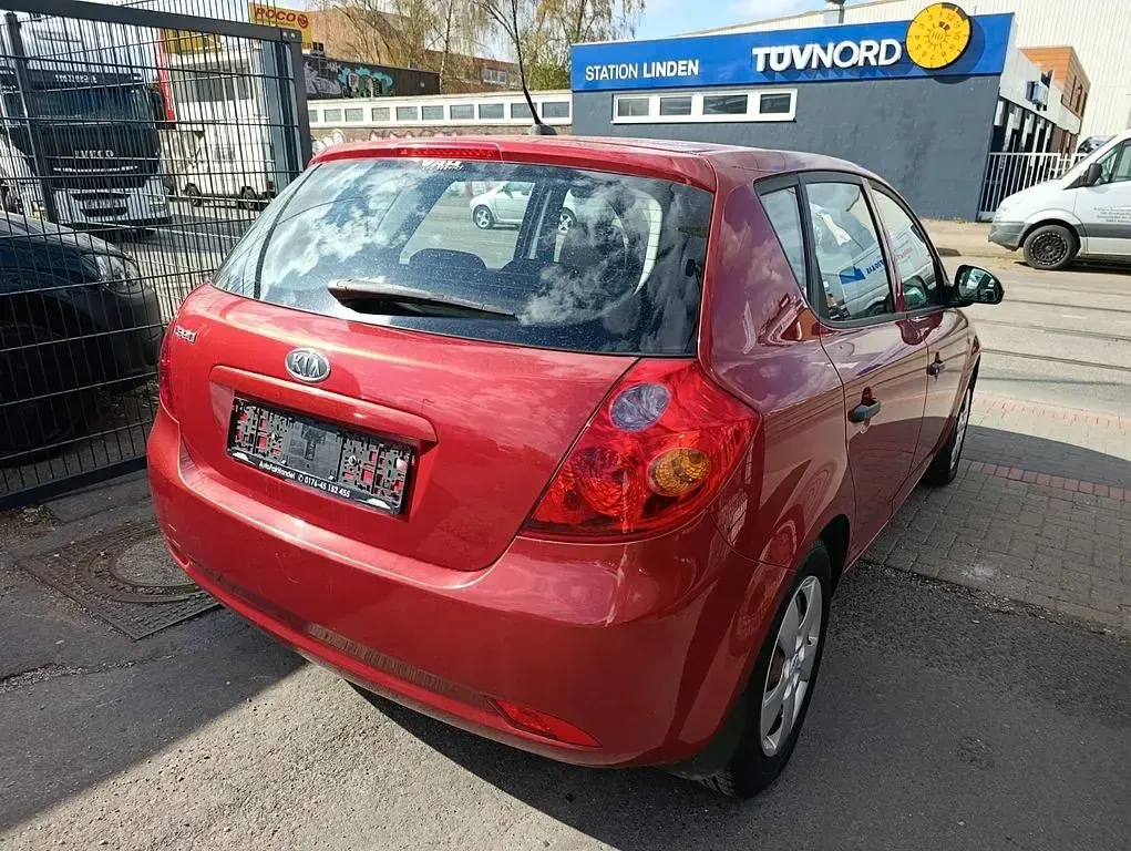 Gebraucht Kia Ceed 109 PS (80 kW) 2009 Rot Kleinwagen