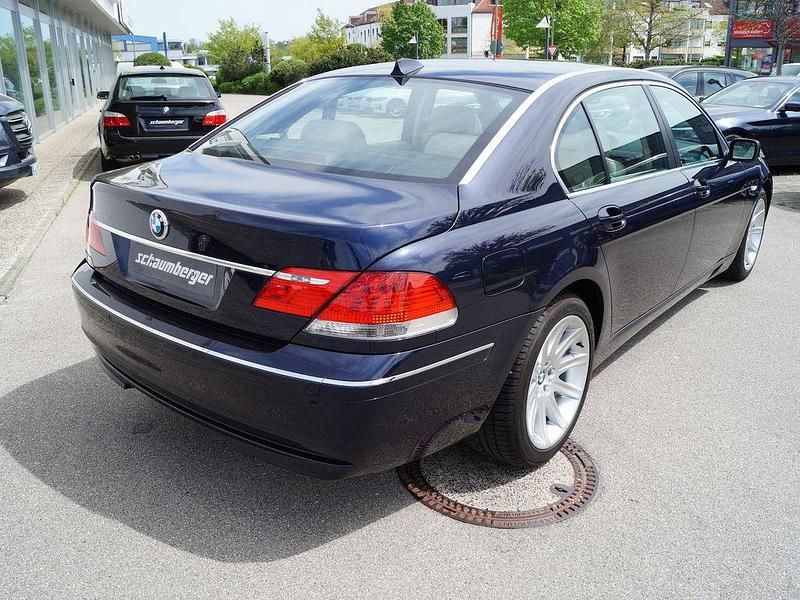 Gebraucht BMW 740L 306 PS (225 kW) 2007 Monacoblau Limousine